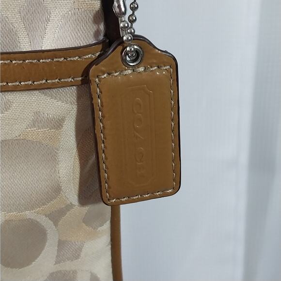 COACH! CREAM & TAUPE BROWN/TAN LOGO FABRIC CROSSBODY, MINI ZIPPER PURSE! - Picture 4 of 13